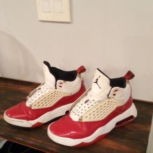 Jordan Air Maxin 200 white gym red CD6123-106